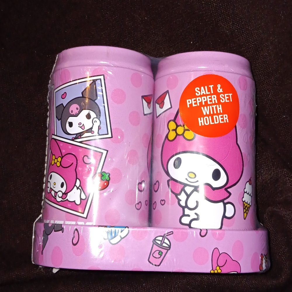 NWT My melody tin salt&pepper shaker set with holder